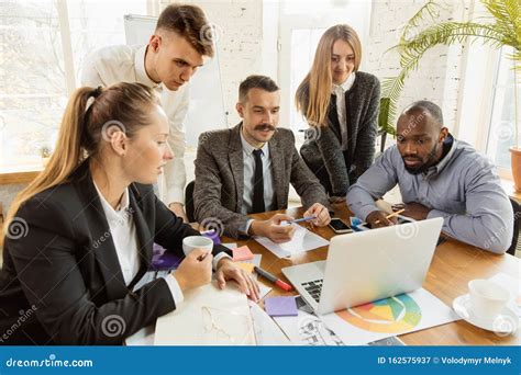 Group Of Young Business Professionals Having A Meeting Creative Office