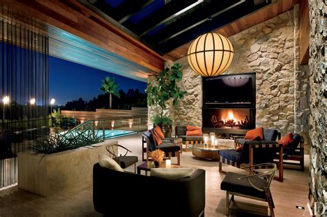 Inside Jennifer Aniston’s House in Beverly Hills | Outdoor living space