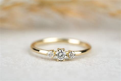 Verlobungsring Chlo Aus Gelbgold Mit Krappenfassung Und Diamant