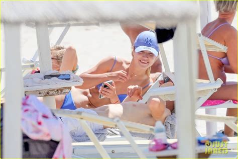 Tennis Couple Jannik Sinner Anna Kalinskaya Enjoy A Beach Day In