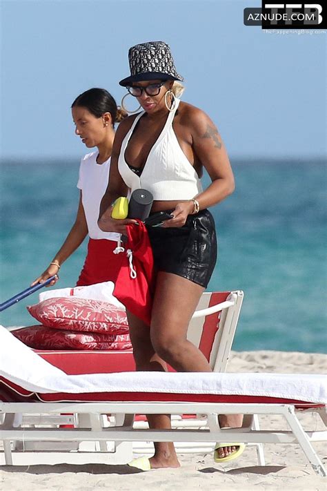 Mary J Blige In Bikini In Miami AZNude