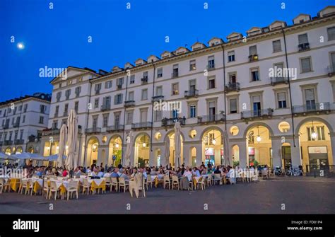 Notte Destate In Città Piazza Vittorio Veneto Famosa Piazza Della