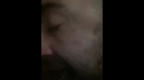 私はファグのように大きな黒いディルドを吸う Pornhub Gay