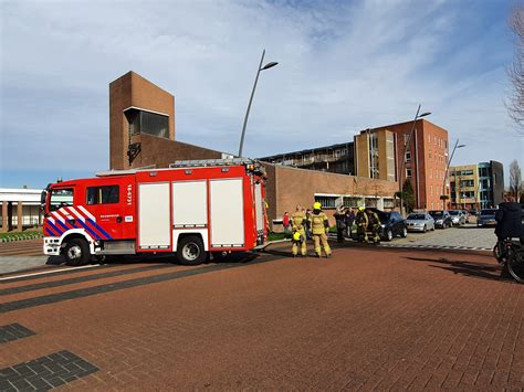 Brandweer Rukt Met Spoed Uit Voor Stomende Auto In Alblasserdam