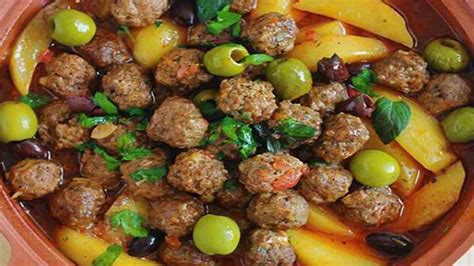 Tajine Aux Boulettes De Viande Et Pommes De Terre Sauce Tomate