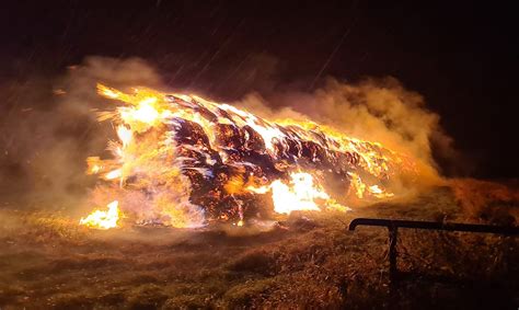 Feuerwehr Bringt Brennende Strohballen Unter Kontrolle Werne Plus