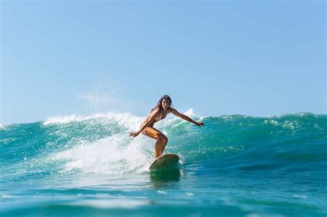 5 cours pour vous initier au surf en Guadeloupe
