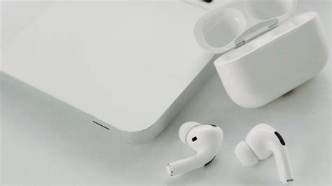 12 AirPods Features You Should be Using