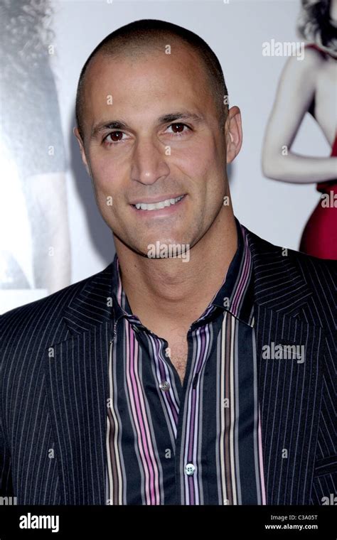 Nigel Barker le cinéma et la société MCM obsédé à l École des Arts