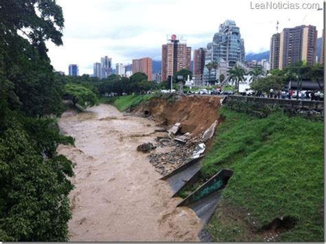 Se Derrumba Parte De Autopista Francisco Fajardo Por Crecida Del Guaire