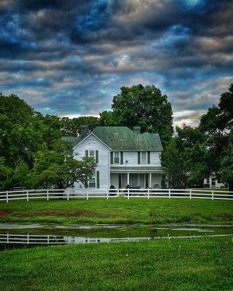 Scenic Tennessee Farmhouse - Pretty Old Places