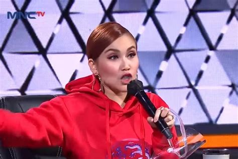 Kepergok Bermesraan Dengan Robby Purba Ayu Ting Ting Siap Tinggalkan