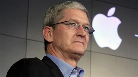 Apple S Tim Cook Gets 750m Bonus Payout