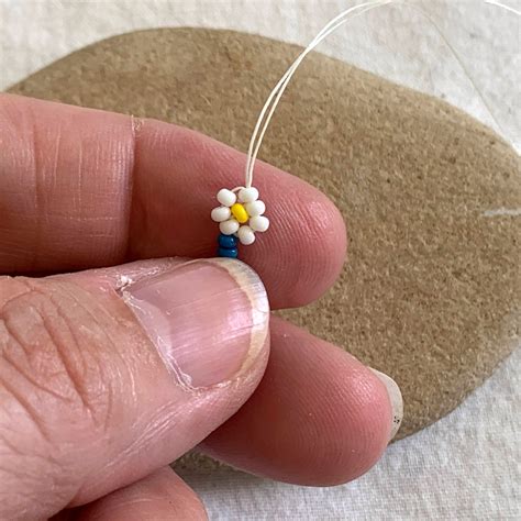 Lisa Yang Jewelry Beaded Daisy String Tutorial