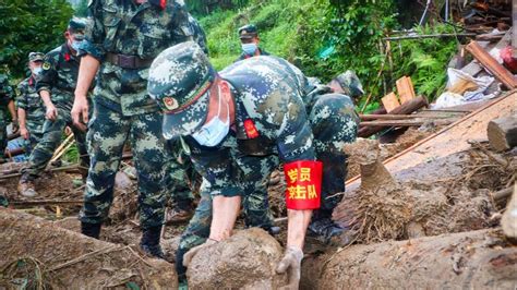 广西柳州：突发泥石流 武警官兵紧急救援军事频道央视网