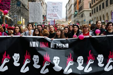 Non Una Di Meno Migliaia Di Donne In Piazza A Roma Contro La