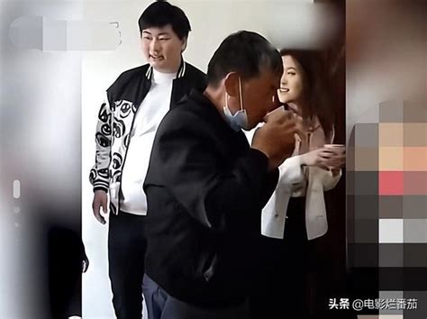 大衣哥新儿媳众口赞，亲家母网红气质抢戏，网友：大衣哥不缺儿媳 宅男部落