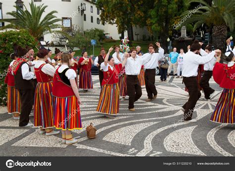 Danza Folclórica Tradicional Portugal Foto editorial de stock DirkM