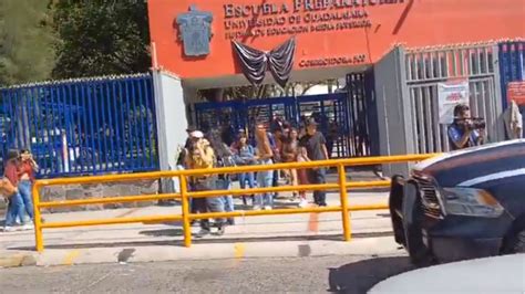 Elementos Policiacos Resguardan Instalaciones De Prepa 12 Tras Presunta