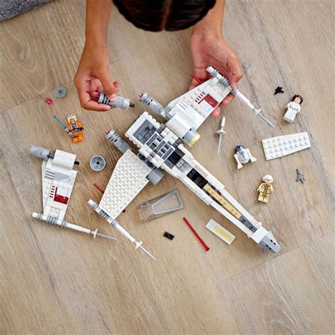 Best Buy: LEGO Star Wars Luke Skywalker's X-Wing Fighter 75301 6332971