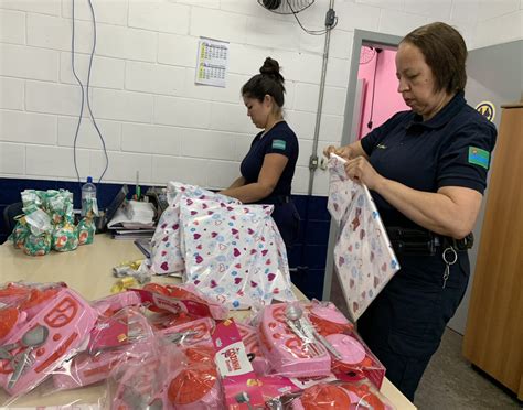 NATAL SOLIDÁRIO Guardas se unem e arrecadam centenas de presentes para