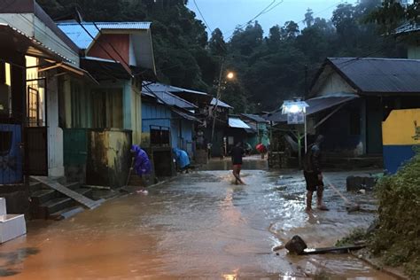 Ratusan Rumah Warga Batu Merah Ambon Terendam Banjir Akibat Luapan