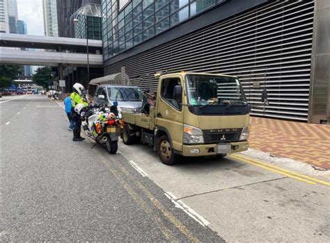 警港島區打擊違泊 發4000張牛肉乾拖走13車 星島日報