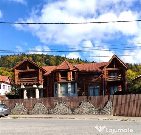 Cabana Din Lemn Rotund Cu Vedere Spectaculoasa Langa Caste