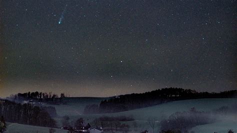 Komet Zwischen Den Galaxien In Der Nightscape Fotografie Spektrum Der