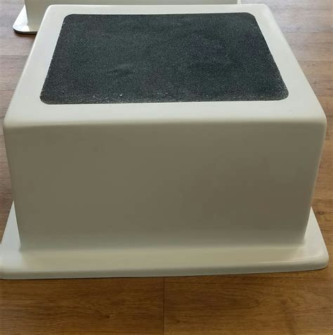 Single Step Box with Handles – Dolphin Marine Center