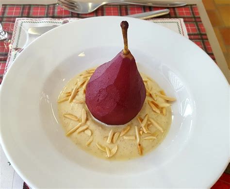 Poires pochées au vin rouge et crème anglaise au lait d amande Les