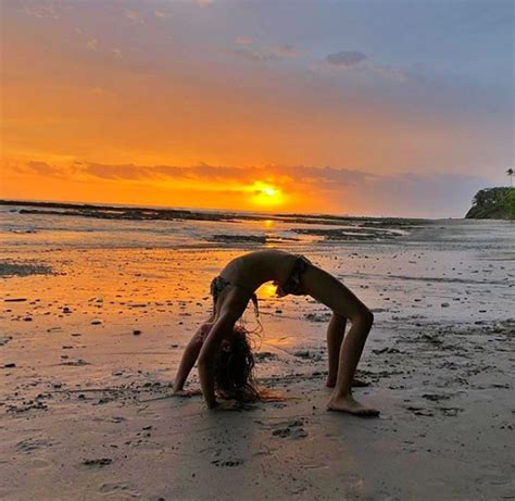 Gisele Bundchen Stuns In String Bikini On Costa Rica Beach The Blast