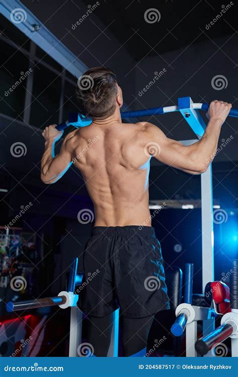 Back View Of Muscular Man Doing Pull Up Exercise Stock Image Image Of Lats Heavy 204587517