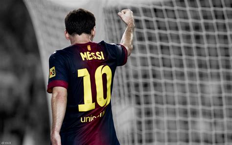 Lionel Messi PSG Jersey Number: Messi Holding Jersey Wallpaper