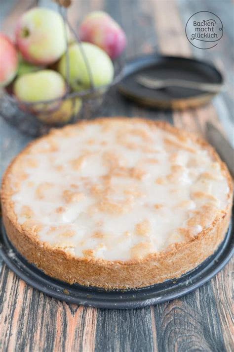 Gedeckter Apfelkuchen Backen macht glücklich