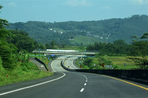 Jalan Tol Semarang Solo Lengang Arus Balik Lancar