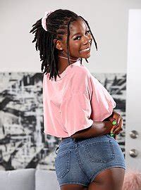 Haley Reed And Hazel Grace Licking And Fucking With Strap On Dildo MILF Fox