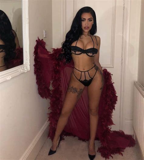 Chloe Saxon Nude For Xmas 24 Photos The Fappening