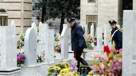 Bara Esplode Dentro Al Loculo Nel Cimitero Fenomeno Raro