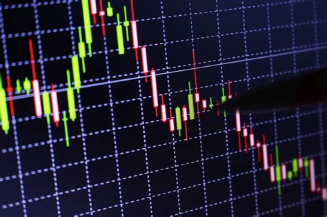 Kurs EUR USD notuje spadek DAX pnie się w górę Big Tech bez zmian już