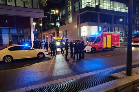 Paris Un Homme Armé Dun Hachoir Neutralisé Par Balles Par Des Agents