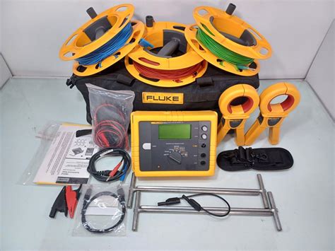 Fluke 1623 2 Geo Earth Ground Tester Kit W 4x Stakes 3x Reels 2x