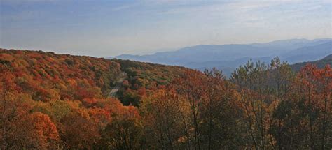 Cherohala Skyway Fall Colors - Tail of the Dragon at Deals Gap Regional Accommodations & Businesses