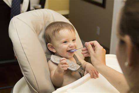 When Do Babies Start Eating Baby Food An In Depth Guide Psychreg