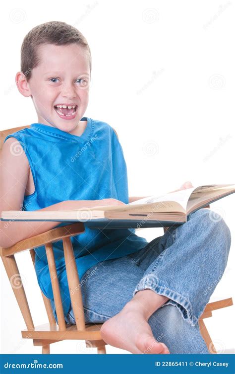 Livro De Leitura Do Menino Imagem De Stock Imagem De Esperto 22865411