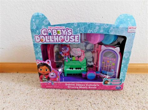 Gabby S Dollhouse Groovy Music Room With Daniel James Catnip Figure