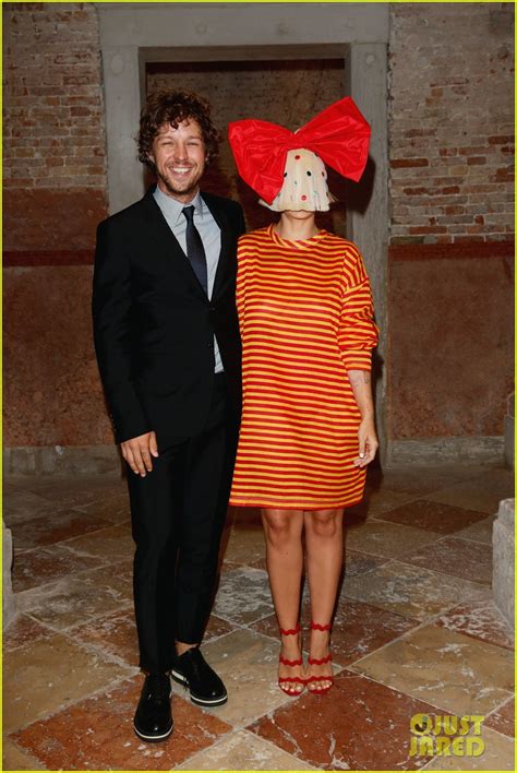 Sia Wears a Giant Bow & Polka-Dotted Face Mask in Venice: Photo 3452100 ...