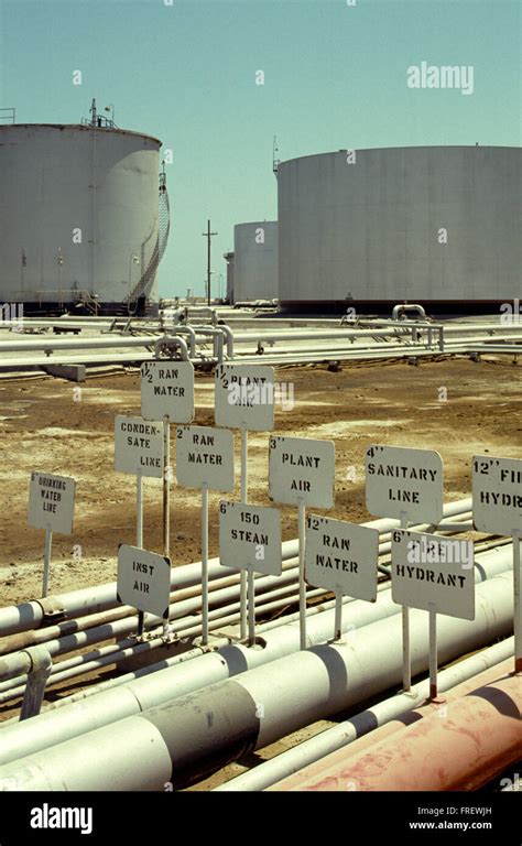 The world's largest oil refinery, oil storage tank farm and crude oil ...