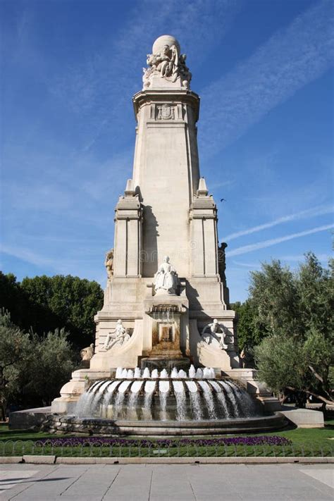 Plaza de Espana, Madrid stock image. Image of fountain - 30184347