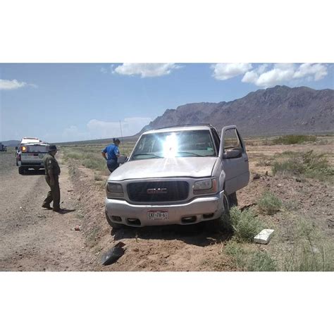 Abandonan Camioneta Tras Accidente Carretero